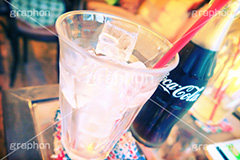 カフェでコーラ(ヴィンテージ),コーラ,飲み物,トイカメラ撮影,トイカメラ,ヴィンテージ,ビンテージ,レトロ,お洒落,おしゃれ,オシャレ,味わい,トンネル効果,清涼