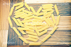 パスタでハート(ヴィンテージ),ハート,heart,トイカメラ撮影,トイカメラ,ヴィンテージ,ビンテージ,レトロ,お洒落,おしゃれ,オシャレ,味わい,トンネル効果,ホワイトデー,whiteday