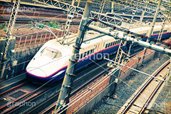 日暮里駅に集まる電車(ヴィンテージ),線路,電車,トイカメラ撮影,トイカメラ,ヴィンテージ,ビンテージ,レトロ,お洒落,おしゃれ,オシャレ,味わい,トンネル効果