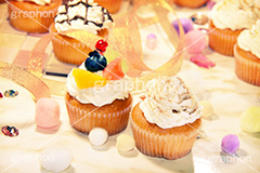ガーリーカップケーキ(ヴィンテージ),かわいい,お菓子,トイカメラ撮影,トイカメラ,ヴィンテージ,ビンテージ,レトロ,お洒落,おしゃれ,オシャレ,味わい,トンネル効果,プリ画,女子力,poem,ポエム