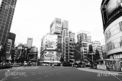 西武新宿(モノクロ),モノクロ,白黒,しろくろ,モノクローム,単色画,単彩画,単色