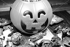 ハロウィンお菓子(モノクロ),モノクロ,白黒,しろくろ,モノクローム,単色画,単彩画,単色