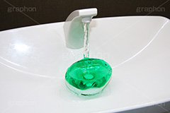 タンクの水で手を洗う？洗わない？論争,論争,議論,トイレ,お手洗,タンク,手,洗う,清潔,不潔,衛生,エチケット,マナー,水道,蛇口,ルール,水洗,洗浄,toilet,tank,etiquette,manner