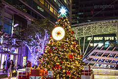 ミッドタウンのクリスマスツリー,クリスマスツリー,ミッドタウン,midtown,roppongi,六本木,港区,夜の街,施設,イルミネーション,イルミ,illumination,clock,電飾,電球,発光ダイオード,LED,tree,冬,キラキラ,綺麗,きれい,キレイ,煌,輝,デート,スポット,都内,クリスマス,飾り,イベント,時計,行事
