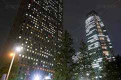 西新宿の夜景,西新宿,新宿区,オフィス,オフィス街,ビジネス街,ビル,高層ビル,西武新宿,夜景,building,night,残業
