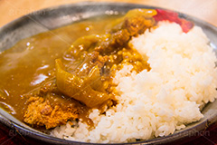 カツカレー,カツ,かつ,豚肉,カレー,カリー,curry,辛い,スパイス,揚げ,フライ,湯気,ライス,和食,日本料理,日本食,こってり,コッテリ,japan,福神漬け,湯気