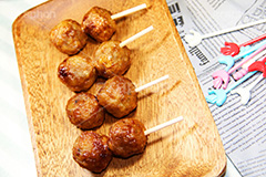 鶏つくねの串団子,鶏,つくね,串団子,団子,肉団子,肉だんご,冷凍食品,和食,日本食,弁当,お弁当,おかず,お惣菜,惣菜,串,くし,こども,子供,鶏肉