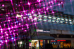 高円寺イルミネーション,イルミネーション,イルミ,illumination,pink,電飾,電球,発光ダイオード,LED,冬,キラキラ,綺麗,きれい,キレイ,煌,輝,都内,クリスマス,高円寺,杉並区,駅前,南口広場,広場,ピンク,クロスフィルタ