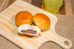 チョコクリームパン,パン,ぱん,チョコパン,チョコ,チョコレート,チョコレート,クリーム,chocolate,bread,breakfast,ブレックファースト,ミニ,プチ,朝食,おやつ,菓子パン,まな板