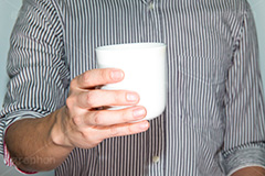 コーヒーブレイク,コーヒー,珈琲,休憩,休み,カップ,飲み物,ドリンク,休息,drink,cup,coffee,hand,image,model,男性,モデル,男,青年,手,イメージ,人物,癒し,ストライプ,シャツ,お茶,ティー,tea