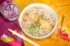 年越しそば,年越し蕎麦,３１日,年越し,大晦日,年末,えび天,海老天,ソバ,蕎麦,そば,だし,出汁,ダシ,蕎麦粉,日本料理,日本食,和食,つゆ,蕎麦汁,茹,えび,海老,海老天,てんぷら,天ぷら,ねぎ,七味,麺料理,麺類,japan,年の瀬,正月,お正月