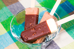 チョコレートアイス,チョコレート,チョコ,お菓子,菓子,スイーツ,おやつ,chocolate,dessert,japan,nuts,甘い,冷菓子,凍,食後,棒,ナッツ
