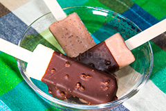 チョコレートアイス,チョコレート,チョコ,お菓子,菓子,スイーツ,おやつ,chocolate,dessert,japan,nuts,甘い,冷菓子,凍,食後,棒,ナッツ