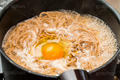 月見そば,月見,たまご,タマゴ,卵,ソバ,蕎麦,そば,だし,出汁,ダシ,蕎麦粉,日本料理,日本食,和食,つゆ,蕎麦汁,茹,麺料理,麺類,japan,クッキング,キッチン,台所,cooking,kitchen,鍋