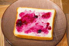 ブルーベリージャムのトースト,ブルーベリー,ジャム,パン,ぱん,トースト,食パン,toast,bread,breakfast,ブレックファースト,朝食,おやつ,菓子パン,炭水化物