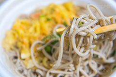 かき揚げそば,かき揚げ蕎麦,かき揚げ,かきあげ,天ぷら,揚げ物,ソバ,蕎麦,そば,だし,出汁,ダシ,蕎麦粉,日本料理,日本食,和食,つゆ,蕎麦汁,茹,ねぎ,ネギ,麺料理,麺類,japan,はし,割りばし,割り箸