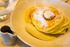 リコッタチーズ・パンケーキ,ホットケーキ,パンケーキ,スイーツ,菓子,甘,焼き,料理,粉,フライパン,リコッタチーズ,デザート,おやつ,グルメ,お菓子,カフェ,バナナ,シロップ,バター,sweet,cafe,banana,syrup,butter,cheese