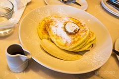 リコッタチーズ・パンケーキ,ホットケーキ,パンケーキ,スイーツ,菓子,甘,焼き,料理,粉,フライパン,リコッタチーズ,デザート,おやつ,グルメ,お菓子,カフェ,バナナ,シロップ,バター,sweet,cafe,banana,syrup,butter,cheese
