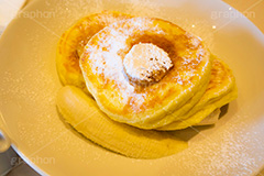 リコッタチーズ・パンケーキ,ホットケーキ,パンケーキ,スイーツ,菓子,甘,焼き,料理,粉,フライパン,リコッタチーズ,デザート,おやつ,グルメ,お菓子,カフェ,バナナ,シロップ,バター,sweet,cafe,banana,syrup,butter,cheese