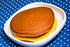どら焼き,焼き,餡子,あん,クリーム,あんこ,和菓子,日本料理,菓子,スイーツ,おやつ,cream,sweet,dessert,スイート,甘い,デザート,お菓子,和,和風,甘味,コンビニ