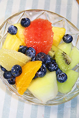 ミックスフルーツ,カットフルーツ,果樹,果実,フルーツ,果物,くだもの,爽やか,甘酸っぱい,キウイ,ブルーベリー,オレンジ,グレープフルーツ,ピンクグレープフルーツ,パイン,パイナップル,デザート,盛り合わせ,pineapple,fruits
