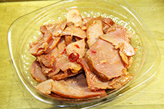 おつまみチャーシュー,つまみ,おつまみ,焼き豚,ポーク,チャーシュー,ピリ辛,甘辛,唐辛子,鷹の爪,肉,惣菜,お惣菜,おかず