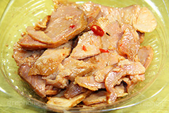 おつまみチャーシュー,つまみ,おつまみ,焼き豚,ポーク,チャーシュー,ピリ辛,甘辛,唐辛子,鷹の爪,肉,惣菜,お惣菜,おかず