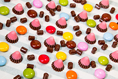 カラフルなチョコレート,カラフル,マーブル,いちごのチョコレート,いちご,イチゴ,苺,チョコ,チョコレート,甘,POP,ポップ,フルーツ味,ショコラ,バレンタイン,valentine,strawberry,chocolate,colorful,ホワイトデー