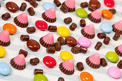 カラフルなチョコレート,カラフル,マーブル,いちごのチョコレート,いちご,イチゴ,苺,チョコ,チョコレート,甘,POP,ポップ,フルーツ味,ショコラ,バレンタイン,valentine,strawberry,chocolate,colorful,ホワイトデー
