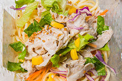 冷しゃぶサラダ,サラダ,さらだ,冷しゃぶ,豚肉,ポーク,コーン,レタス,ゴマ,ごま,胡麻,にんじん,ニンジン,ヘルシー,コンビニ,前菜,pork,healthy,salad