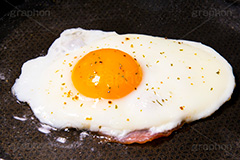 ハムエッグ,目玉焼き,ハム,半熟,たまご,卵,玉子,タマゴ,フライパン,あつあつ,熱々,アツアツ,焼き,朝食,ブレックファースト,グルメ,egg,breakfast,frying pan,cooking,kitchen,クッキング,キッチン,台所,調理