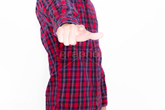 指差し,君,プレゼンテーション,プレゼン,presentation,紹介,説明,熱弁,熱心,model,hand,image,男性,モデル,男,青年,手,イメージ,会議,語る,人物,シャツ,ネルシャツ