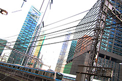 新橋を走る京浜東北線,走る,京浜東北線,京浜東北,新橋駅,電車,鉄道,でんしゃ,電車/鉄道,新橋,港区,通過,旅行,旅,乗り物,travel,JR,train