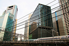 新橋を走る新幹線,走る,新幹線,しんかんせん,N700,700系,新橋駅,電車,鉄道,でんしゃ,電車/鉄道,新橋,港区,通過,旅行,旅,乗り物,travel,JR,train