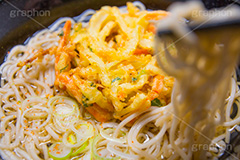 かき揚げそば,かき揚げ蕎麦,かき揚げ,かきあげ,天ぷら,揚げ物,ソバ,蕎麦,そば,だし,出汁,ダシ,蕎麦粉,日本料理,日本食,和食,つゆ,蕎麦汁,茹,ねぎ,ネギ,麺料理,麺類,japan,はし,箸,ファーストフード,ファストフード