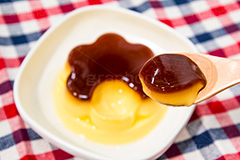 プリンをすくう,プリン,ぷりん,プディング,カラメル,たまご,カップ,デザート,おやつ,スイーツ,菓子,お菓子,焼菓子,焼き菓子,甘い,スプーン,ぷるぷる,プルプル,sweet,pudding,spoon