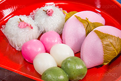 お花見和菓子セット,三色団子,桜餅,もち,おもち,おはぎ,お花見,花見,さくら,桜,春,お重,箱,あんこ,餡子,だんご,団子,お菓子,菓子,和菓子,お茶,お茶請け,スイーツ,和,和風,お茶,デザート,おやつ,グルメ,甘味,茶会,ひな祭り,雛祭り,ひなまつり,花より団子,sweet,dessert,japan,spring