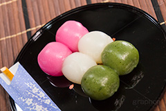 三色団子,3色,お花見,花見,さくら,桜,春,だんご,団子,お菓子,菓子,和菓子,お茶,お茶請け,スイーツ,和,和風,お茶,デザート,おやつ,グルメ,甘味,茶会,楊枝,花より団子,japan,spring,sweet,dessert