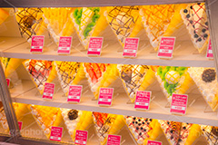 クレープ屋,クレープ,スイーツ,デザート,おやつ,食べ歩き,甘い,スイート,名物,竹下通り,若者,原宿,カルチャー,サブカルチャー,商店街,買い物,ショッピング,店,sweets,dessert,crepe,shopping,culture,fashion,subculture,歩行者天国,派手,流行,先端,トレンド