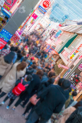 竹下通りの人混み,人混み,人,混雑,混む,竹下通り,若者,ファッション,原宿,カルチャー,サブカルチャー,商店街,買い物,ショッピング,店,雑踏,都会の雑踏,歩行者天国,派手,流行,先端,ゴシック,ロリータ,パンク,トレンド,shopping,culture,fashion,subculture
