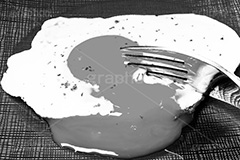 目玉焼き(モノクロ),モノクロ,白黒,しろくろ,モノクローム,単色画,単彩画,単色