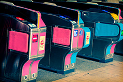 駅の改札口(ビンテージ),トイカメラ撮影,トイカメラ,ヴィンテージ,ビンテージ,レトロ,お洒落,おしゃれ,オシャレ,味わい,トンネル効果,旅行,旅,travel