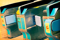 駅の改札口(ビンテージ),トイカメラ撮影,トイカメラ,ヴィンテージ,ビンテージ,レトロ,お洒落,おしゃれ,オシャレ,味わい,トンネル効果,旅行,旅,travel
