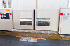 ホームドア,ドア,安全,駅のホーム,駅,ホーム,電車,通勤,通学,マナー,ルール,train,rule,manner,door,黄色い線,注意