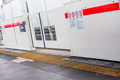 ホームドア,ドア,安全,駅のホーム,駅,ホーム,電車,通勤,通学,マナー,ルール,train,rule,manner,door,黄色い線,注意