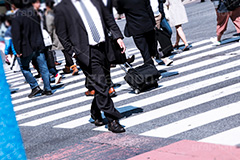 雑踏,都会,都心,東京,人混み,雑踏,都会の雑踏,横断歩道,街角,街角スナップ,混む,人々,渡る,歩く,通勤,通学,足,人物,ビジネス,仕事,交差点,秋,autumn,business,japan