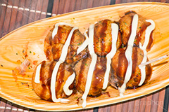 アツアツたこ焼き,たこ焼き,たこやき,タコヤキ,大阪名物,粉もん,小麦粉,ソウルフード,日本料理,日本食,和食,アツアツ,あつあつ,熱々,たこ,タコ,ソース,青のり,鰹節,かつお節,japan,湯気,つまようじ,爪楊枝,ファーストフード,ファストフード