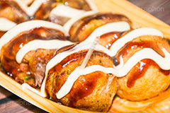 アツアツたこ焼き,たこ焼き,たこやき,タコヤキ,大阪名物,粉もん,小麦粉,ソウルフード,日本料理,日本食,和食,アツアツ,あつあつ,熱々,たこ,タコ,ソース,青のり,鰹節,かつお節,japan,湯気,つまようじ,爪楊枝,ファーストフード,ファストフード