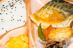 さば味噌弁当,サバ,さば,鯖,サバ味噌,みそ煮,味噌煮,弁当,惣菜,お惣菜,生姜,光物,ご飯,白米,煮物,ひじき,玉子焼き,卵焼き,和食,日本食,青魚,中性脂肪,コレステロール,DHA,rice