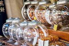 柴又帝釈天参道商店街,柴又門前商店街,商店街,露店,買い物,ソウルフード,名物,お土産,団子,だんご,草団子,柴又帝釈天,葛飾区,柴又,寺院,寺,お参り,参拝,寅さん,映画,帝釈天,観光,下町,ロマン,神明会,和,和菓子,せんべい,煎餅,japan